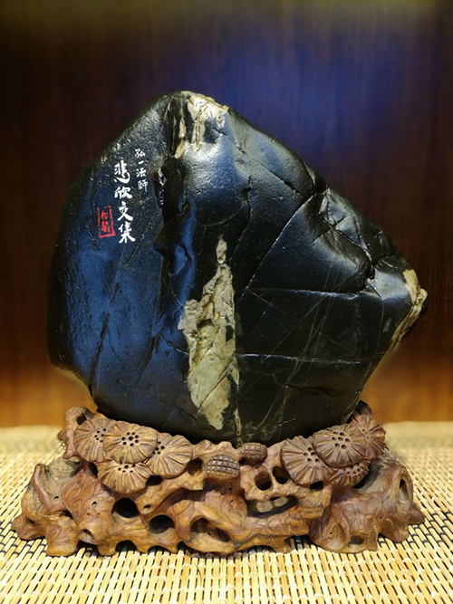 石头上的书法创作,石头上雕刻艺术品