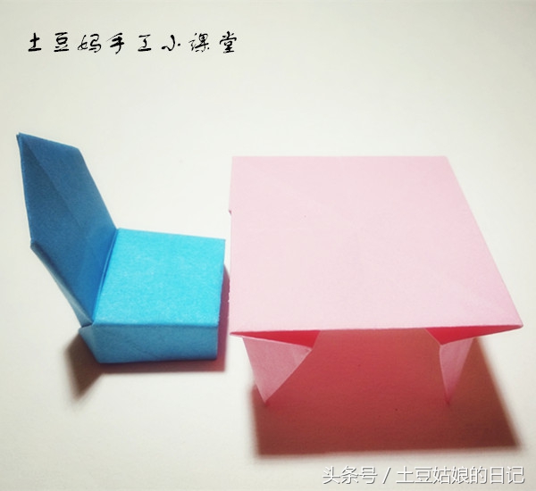 032桌子和椅子的折纸方法，这下娃娃们可有地方开茶话会了哦