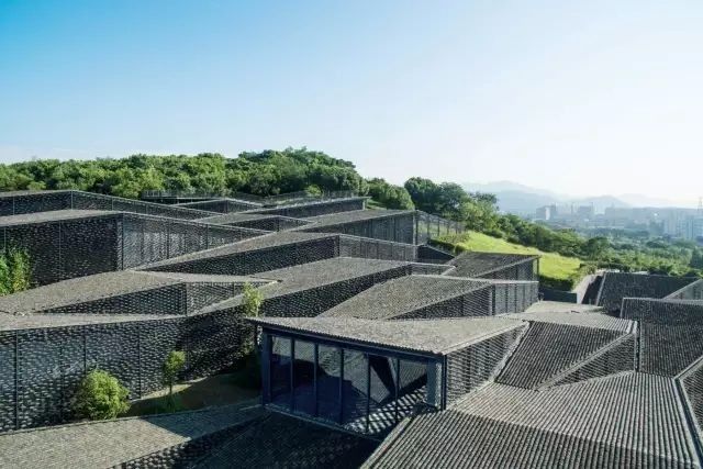 小姐！杭州好，杭州住多了对皮肤好！