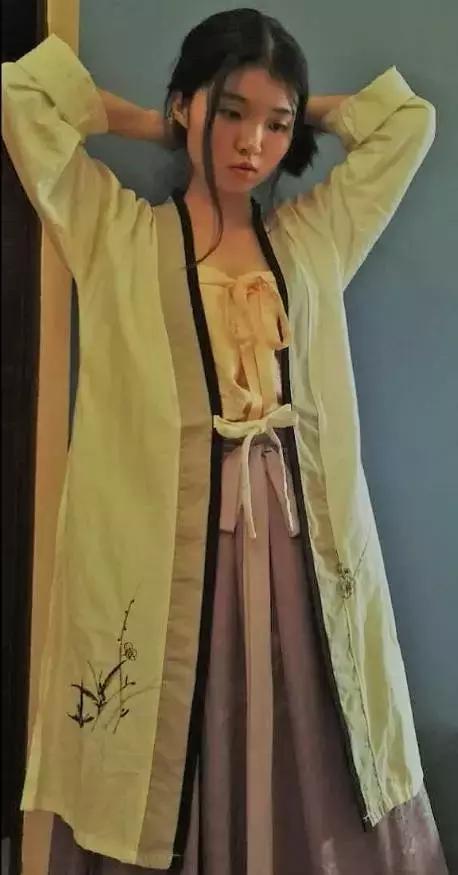 没眼看，当小厨娘穿上汉服，却变成现代版仙度瑞拉