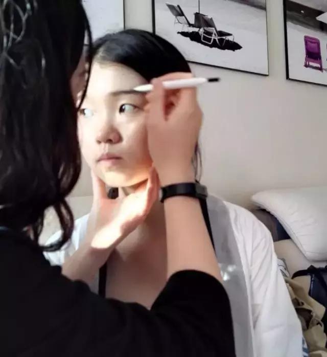 没眼看，当小厨娘穿上汉服，却变成现代版仙度瑞拉