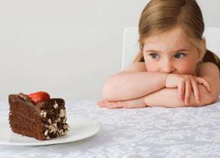 儿童白斑去哪儿看,儿童白斑的鉴别方法