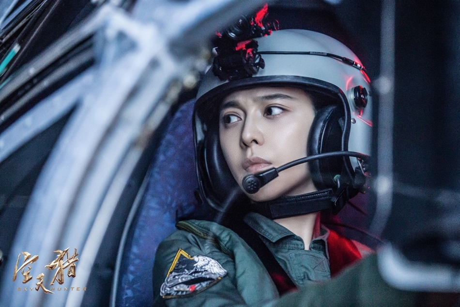 19岁出道，抱得美人归，转型当导演新作媲美《战狼2》成人生赢家