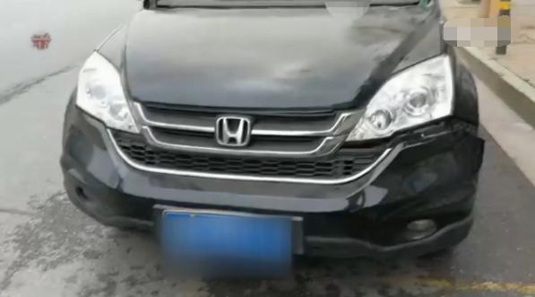 开车去加油违反10条交规扣21分,这司机是多想不开?