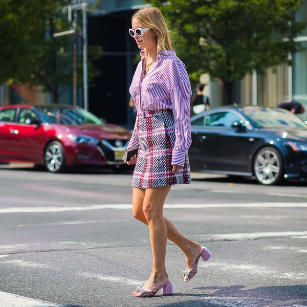 条纹衬衫怎么穿才能时髦每日穿搭 (条纹衬衫怎么穿才好看又时尚)