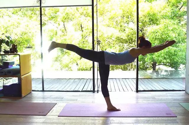 100个瘦肚子瑜伽动作图片,1小时纤腰瘦腹瑜伽视频