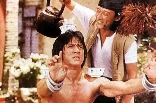 成龙节俭的故事,盘点成龙生活非常节俭