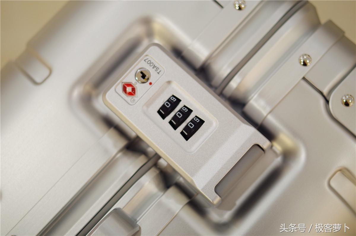 999元+镁铝合金+TSA锁，小米再扮价格屠夫叫板RIMOWA