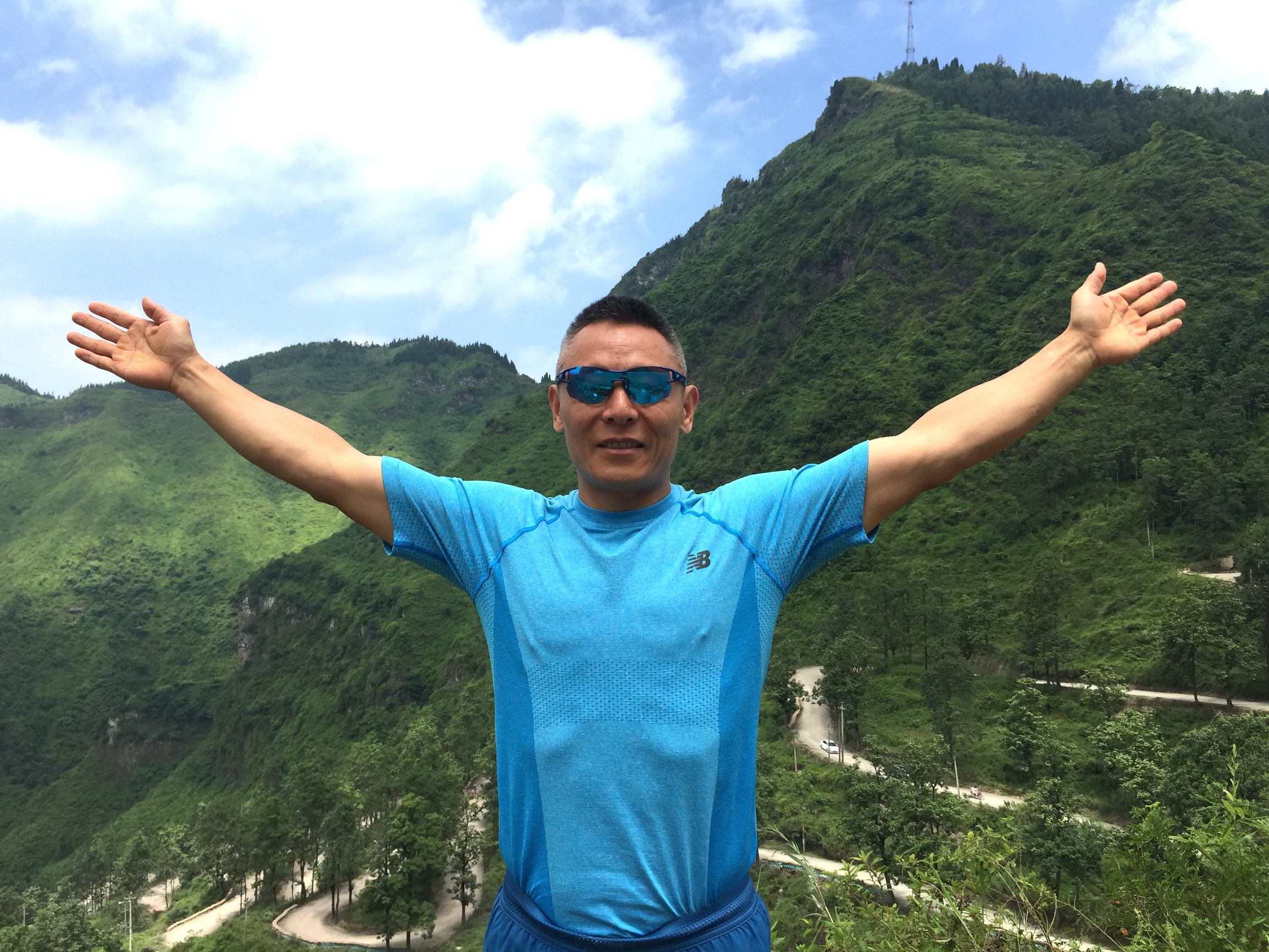 每多吃一块月饼要跑80公里,吃一块月饼需跑11公里才能消耗完