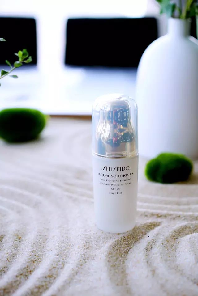 女人要对自己好一点好好护肤,女人就要好好保养