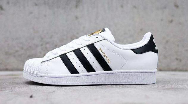 一双蓝色的篮球鞋adidas,adidas最顶尖系列篮球鞋