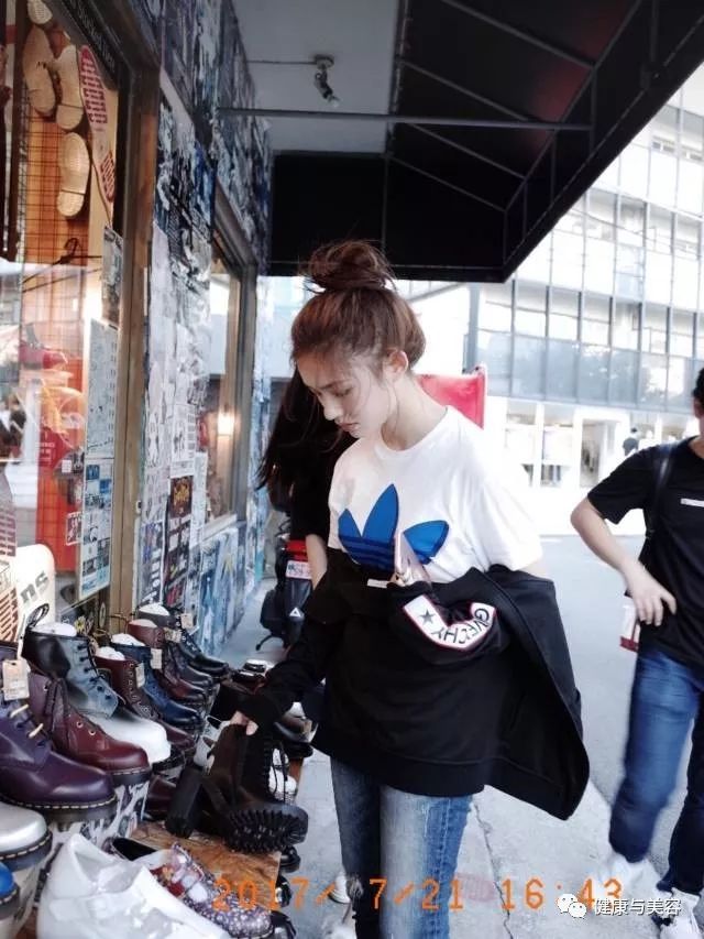 为什么不当演员了来当美妆博主,明明可以当歌手却非要当演员