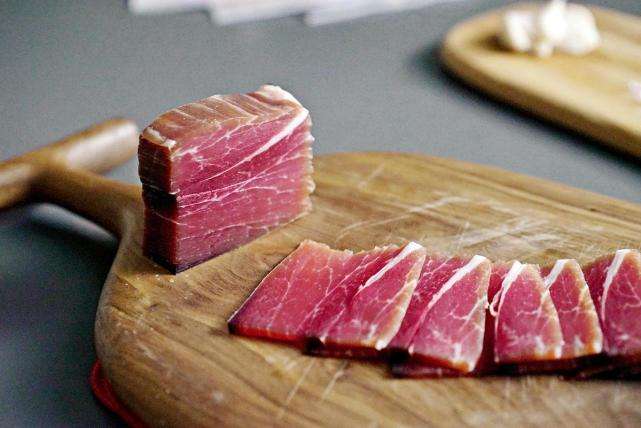 云南火腿月饼才叫真正好吃,云南火腿月饼是用边角料做的