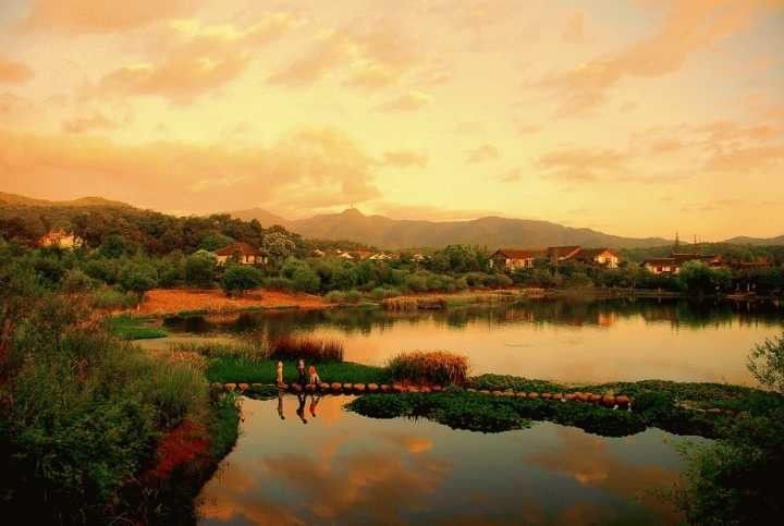 小姐！杭州好，杭州住多了对皮肤好！