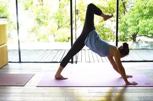 100个瘦肚子瑜伽动作图片,1小时纤腰瘦腹瑜伽视频