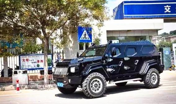 兰州首辆1500万豪车上牌！加一次油2000块！够吃一年拉面