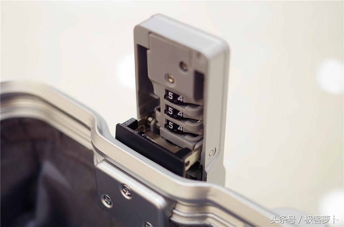 999元+镁铝合金+TSA锁，小米再扮价格屠夫叫板RIMOWA