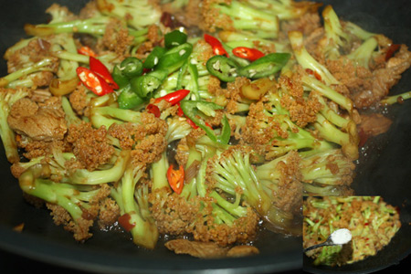 全家人都喜欢吃的干锅花菜,今天中午不知道吃什么