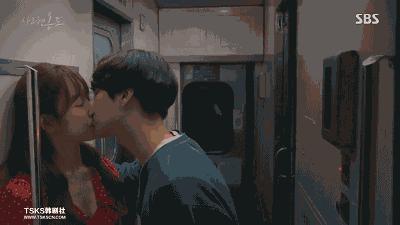 抛开狂撒鸡汤的烂俗剧情,没想到这部剧还有隐藏的看点