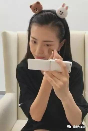 为什么不当演员了来当美妆博主,明明可以当歌手却非要当演员