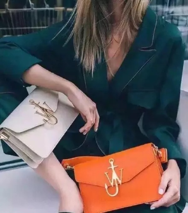 包包种草｜最近哪些包是当红炸子鸡