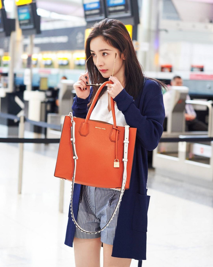 杨幂mk同款哪个颜色好看,深扒杨幂穿过的平价单品