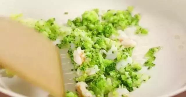 12个月大的宝宝不好好吃饭,12个月宝宝不怎么吃辅食