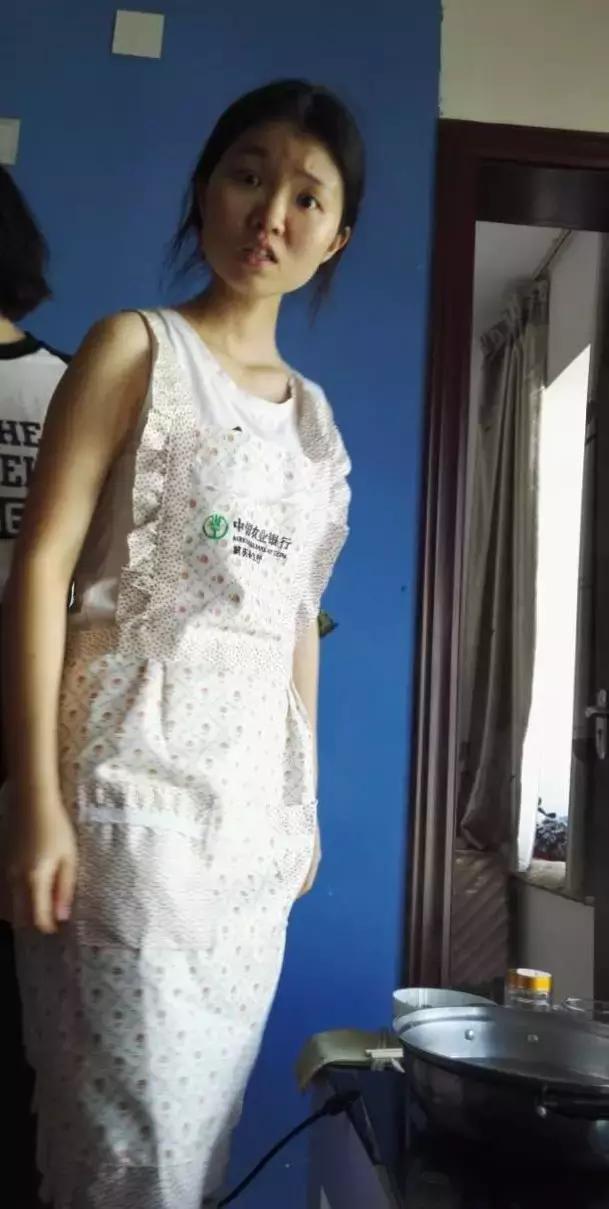 没眼看，当小厨娘穿上汉服，却变成现代版仙度瑞拉