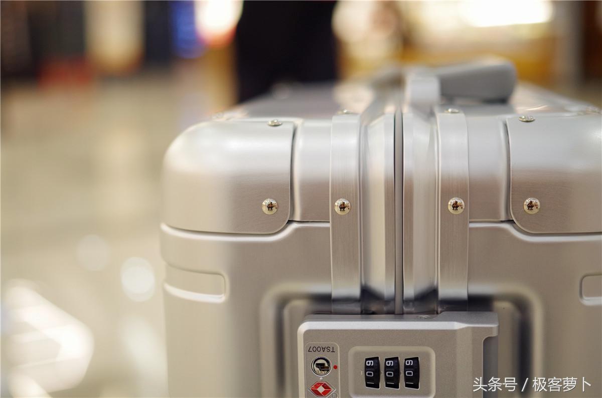 999元+镁铝合金+TSA锁，小米再扮价格屠夫叫板RIMOWA