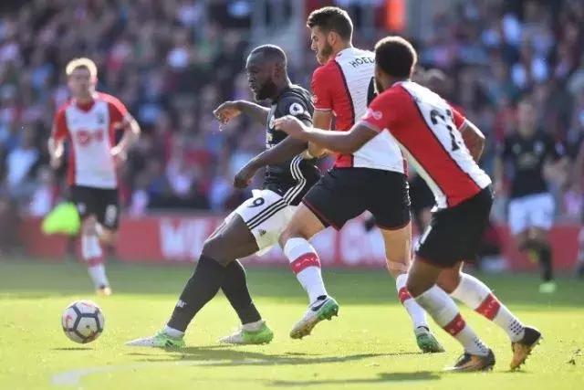 圣徒铁闸：打曼联我们统治了半场比赛细节失误让我们很难接受