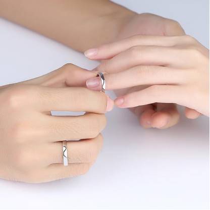 女士黄金戒指有什么讲究,珠宝戒指佩戴的讲究