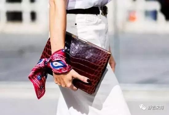 想让包包少进几次维修店？看看丝巾护包小妙招！