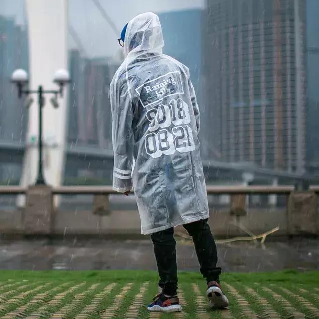 夏日出门必备装备,雨天必备的装备有哪些呢