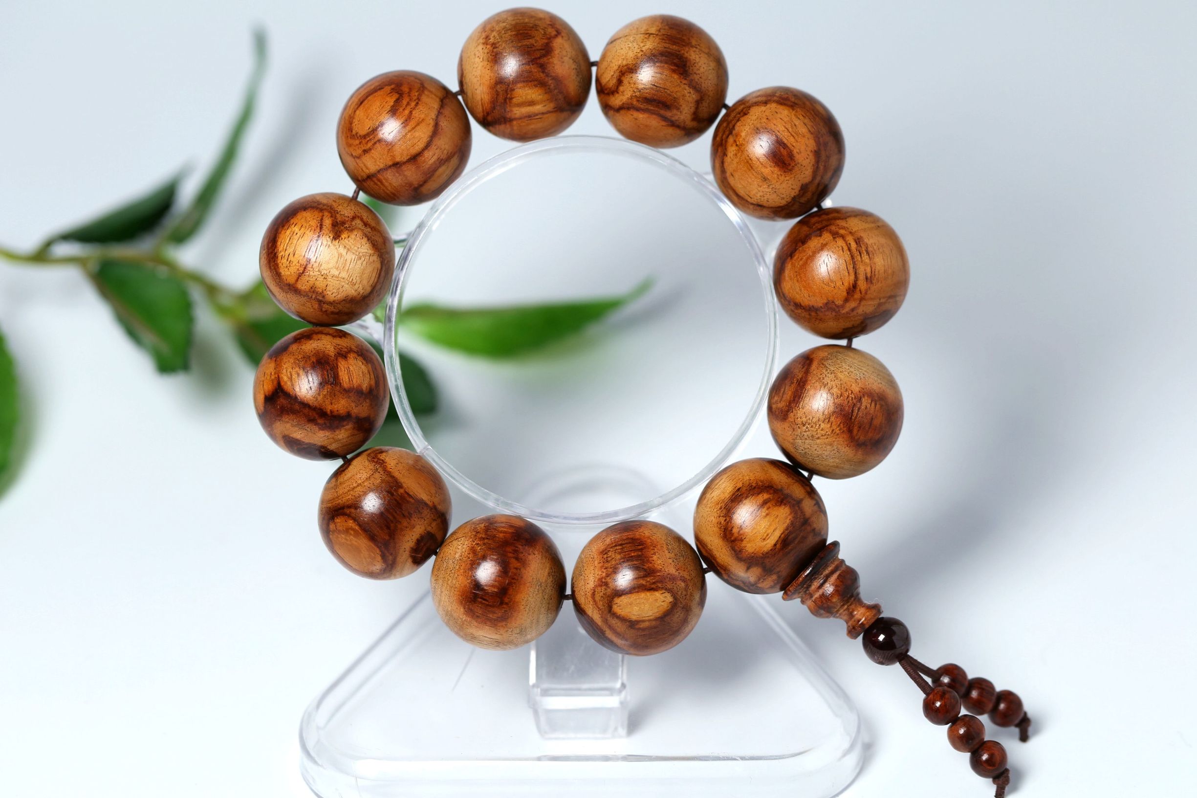 海南黄花梨手串对人体有什么好处,正宗海南黄花梨手串玩出来什么样