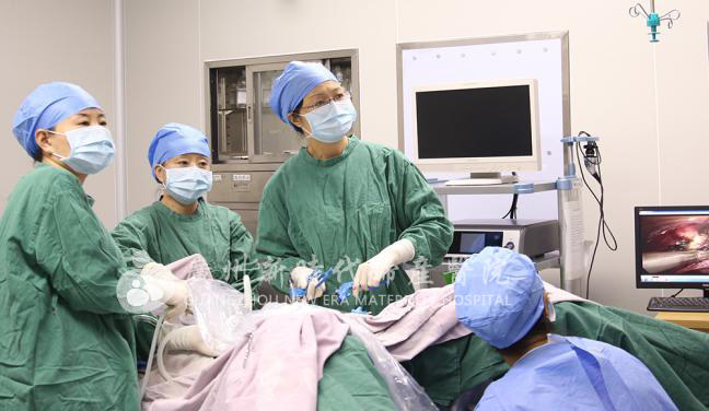 腹腔镜下广泛子宫切除术手术步骤,腹腔镜下子宫切除术的病例