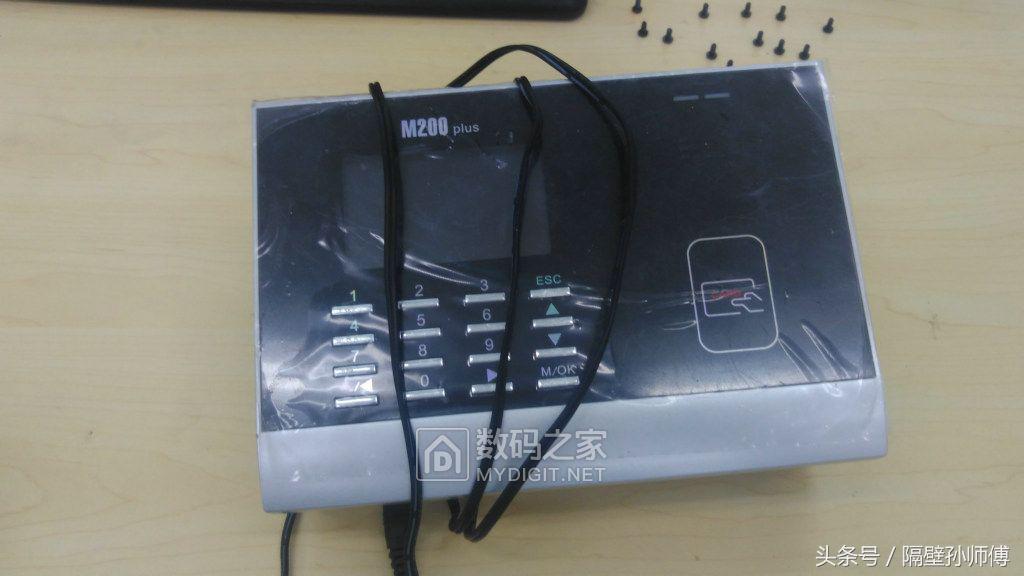 插卡考勤机拆解,无聊拆机视频