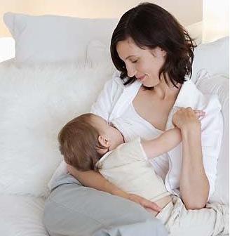 母乳宝宝便秘是什么原因造成的,母乳会导致婴儿便秘吗