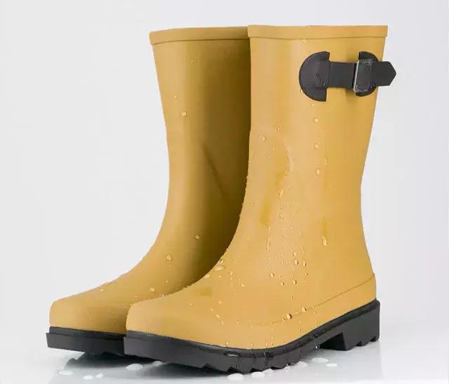 夏日出门必备装备,雨天必备的装备有哪些呢