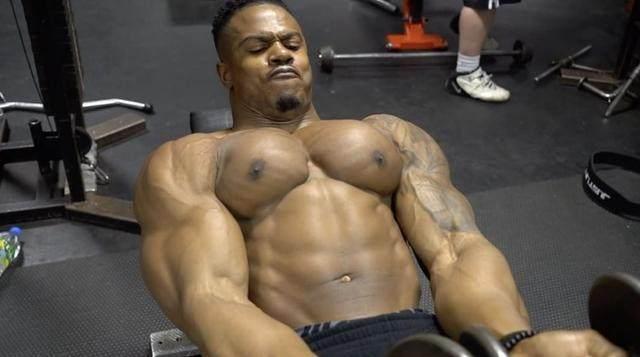 如何才能拥有XXL尺寸的胸肌？你的各项健身训练都到位了吗？