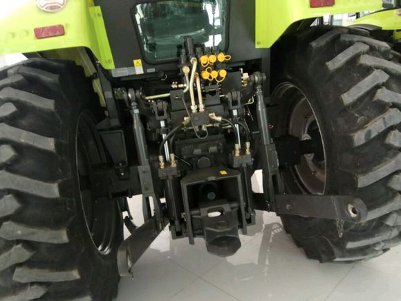 8万左右的1504拖拉机,4万左右的1504拖拉机