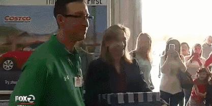 他是一名超市检票员，却依靠神奇画风，给大家带来快乐