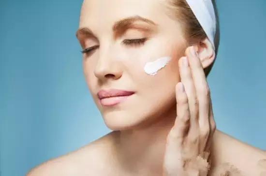 换季肌肤敏感怎么解决,秋季脸部敏感泛红是怎么了