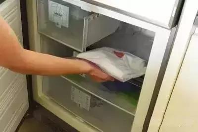 下雨时怎么让鞋子不湿,雨天走路鞋子前面会湿怎么解决