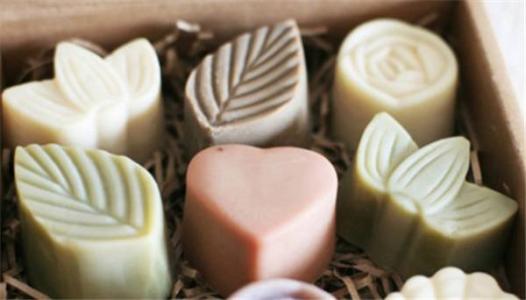 用手工皂洗脸有害吗,使用硫磺皂需谨慎