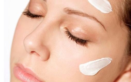 涂完bb霜涂护肤霜,涂bb霜好还是涂粉底好