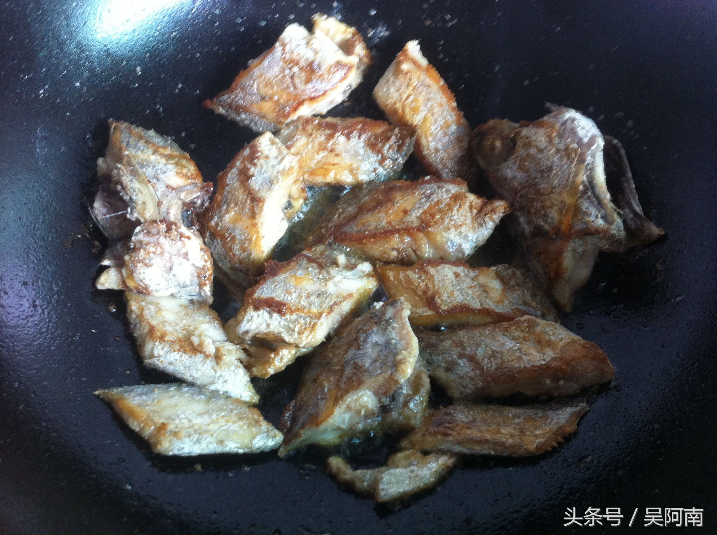怎样煎带鱼不碎不粘锅又好吃,电饼铛煎带鱼怎么做不粘锅不破皮