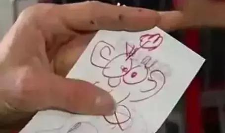 他是一名超市检票员，却依靠神奇画风，给大家带来快乐