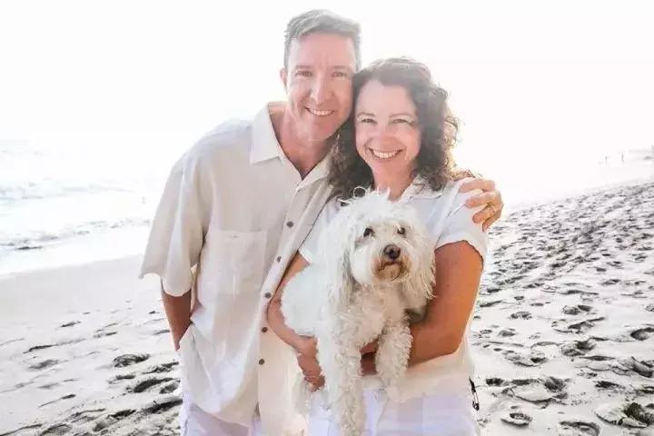 他是一名超市检票员，却依靠神奇画风，给大家带来快乐