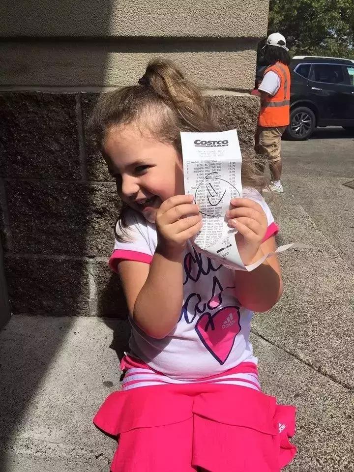 他是一名超市检票员，却依靠神奇画风，给大家带来快乐