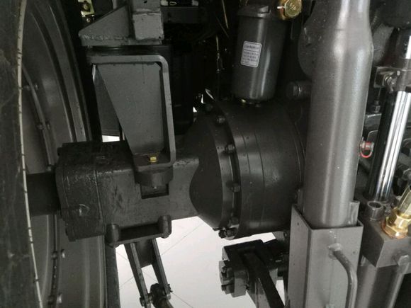 8万左右的1504拖拉机,4万左右的1504拖拉机